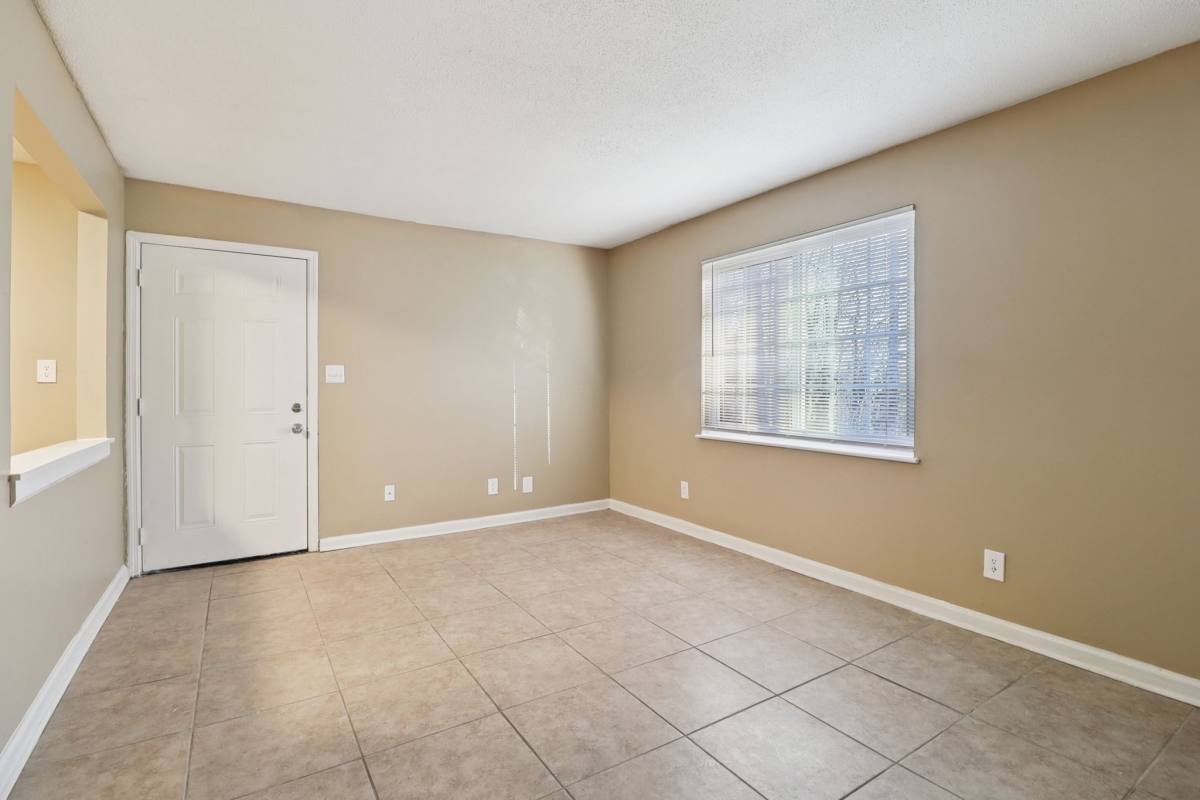 Apartment for rent at Eagle Trace, 1 Lakeside Rd, Greenville, SC 29611