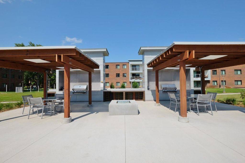 Apartment for rent at Shelard Village, 400 Ford Rd, Minneapolis, MN 55426