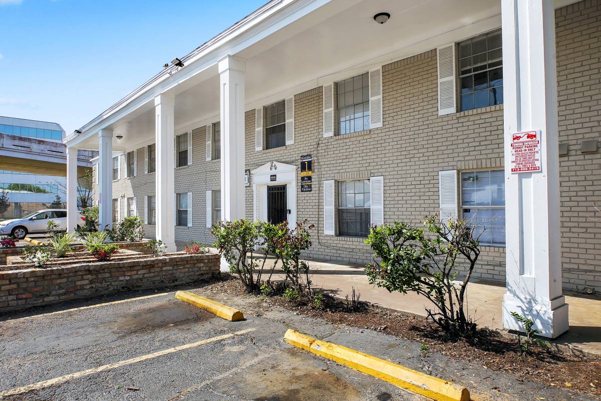 Apartment for rent at Casa Grande, 8800 Gulf Freeway, New Orleans, LA 70117