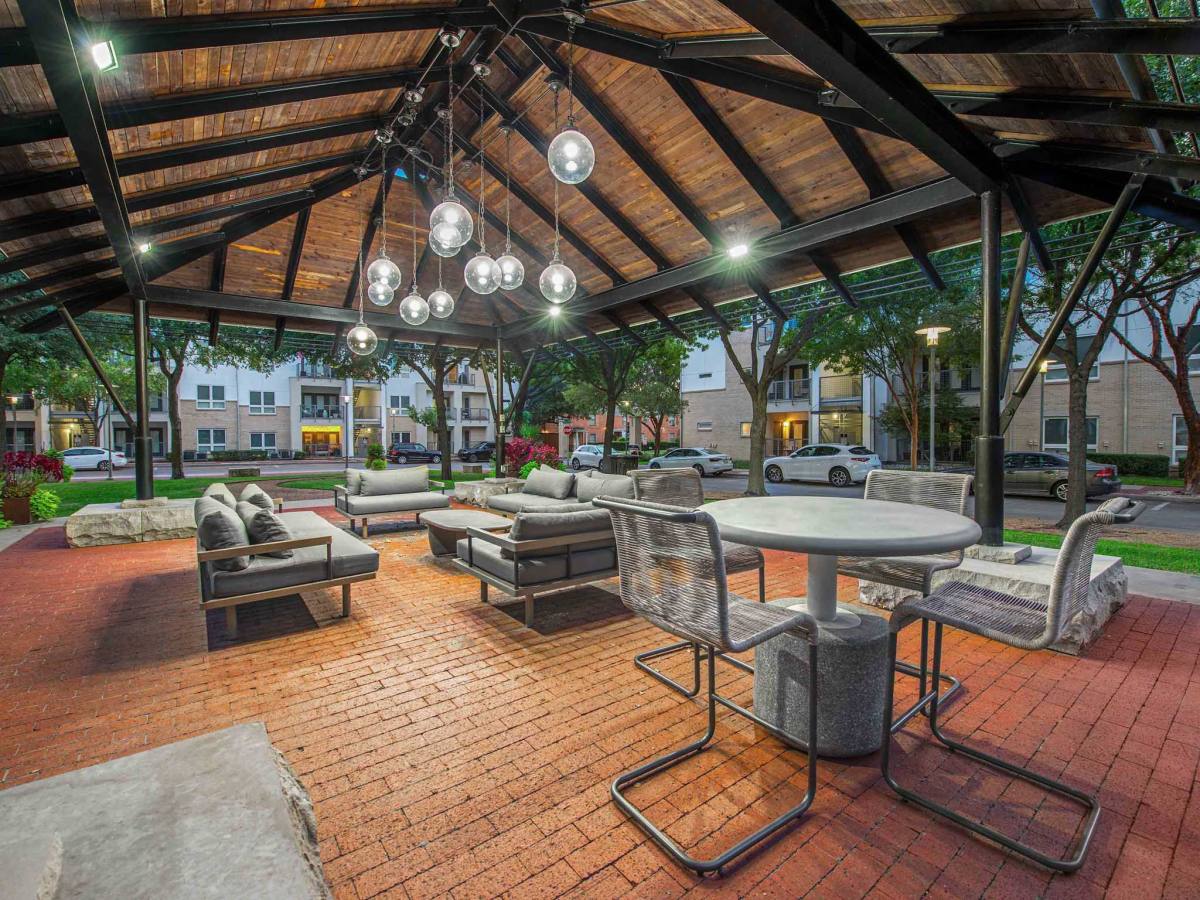 Apartment for rent at Pavilion Townplace at Inwood Village, 7700 Greenway Blvd, Dallas, TX 75209