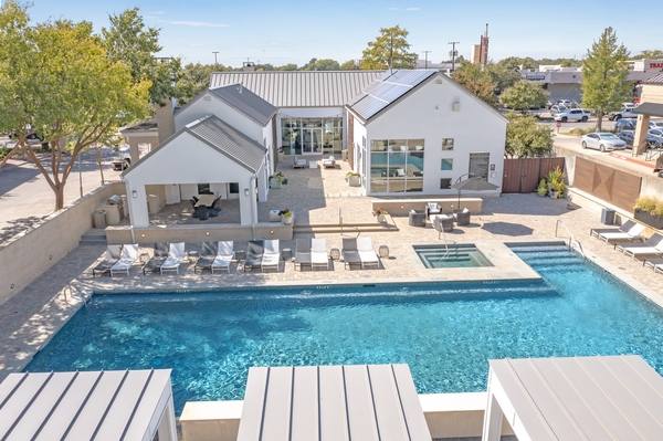 Apartment for rent at Pavilion Townplace at Inwood Village, 7700 Greenway Blvd, Dallas, TX 75209
