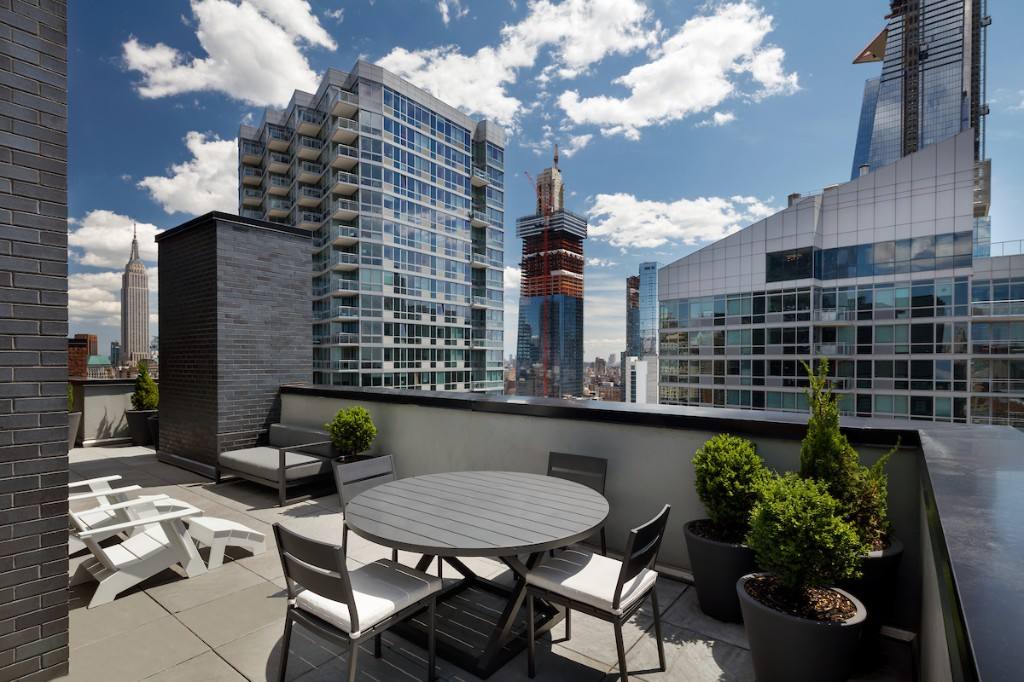 Apartment for rent at 515 W 38th St, New York, NY 10018
