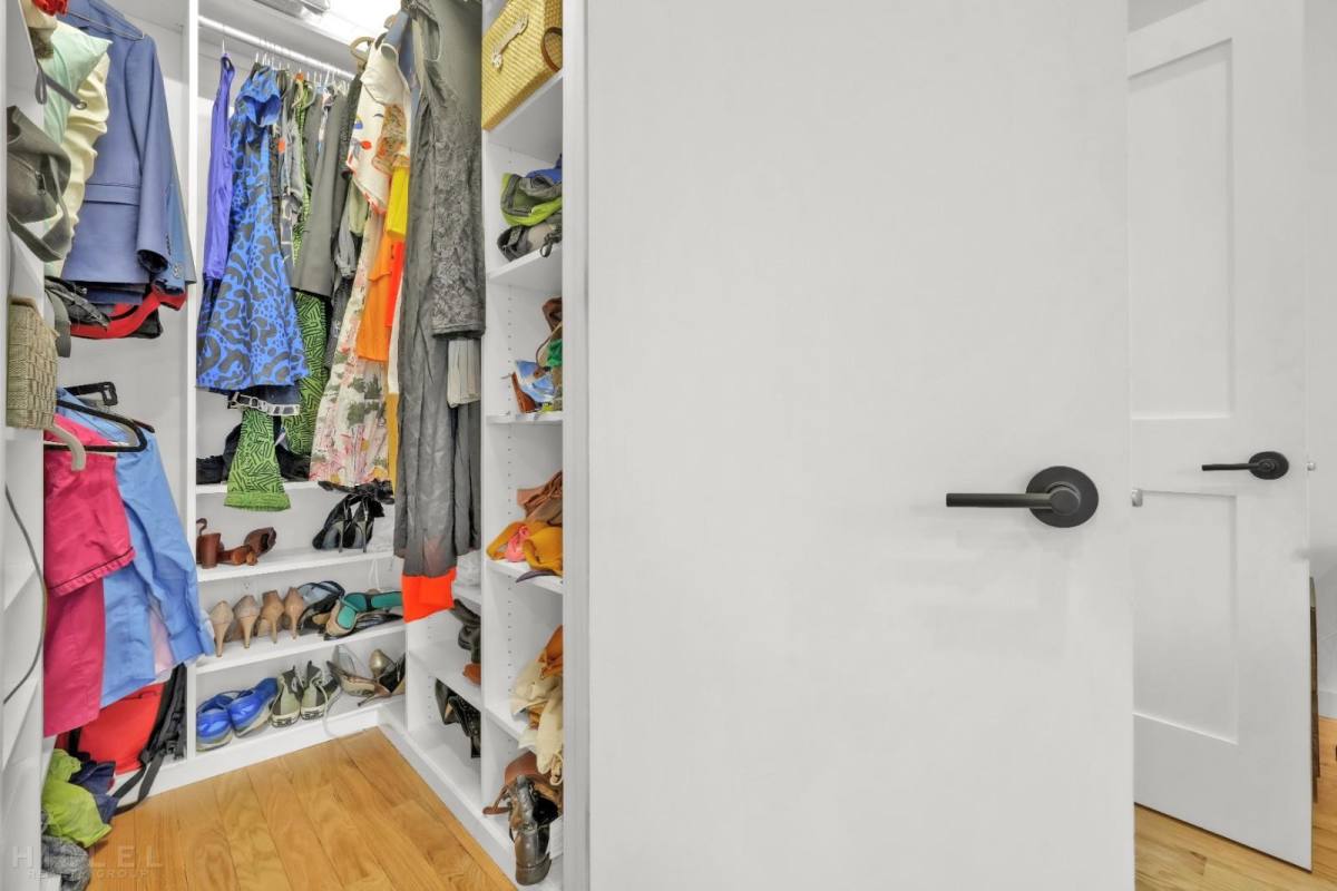 Townhouse for rent at 729 Chauncey St #1F, Brooklyn, NY 11207
