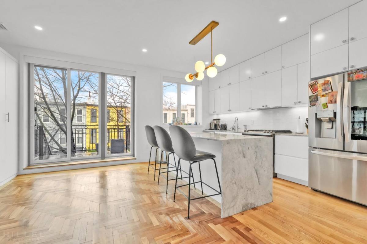 Townhouse for rent at 729 Chauncey St #1F, Brooklyn, NY 11207