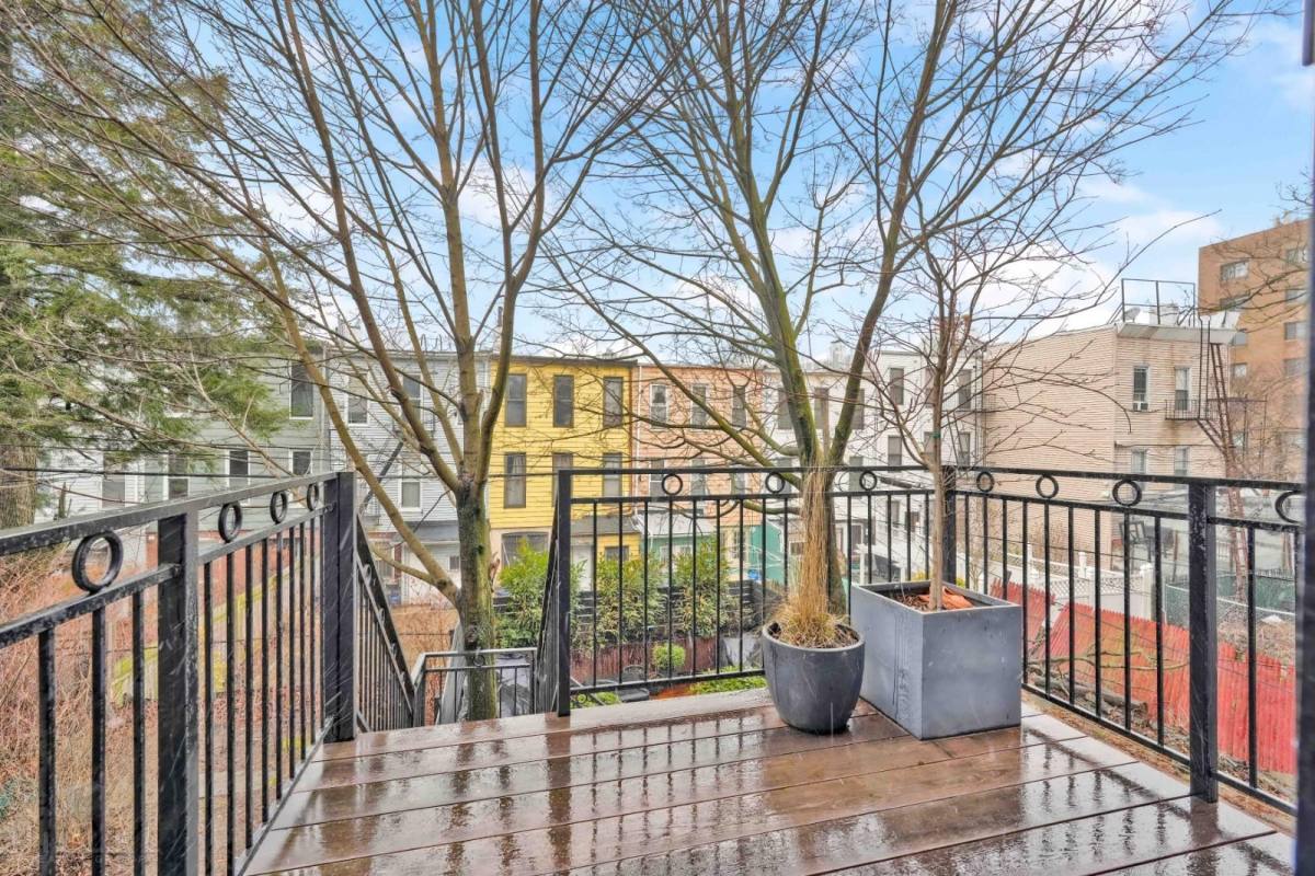 Townhouse for rent at 729 Chauncey St #1F, Brooklyn, NY 11207