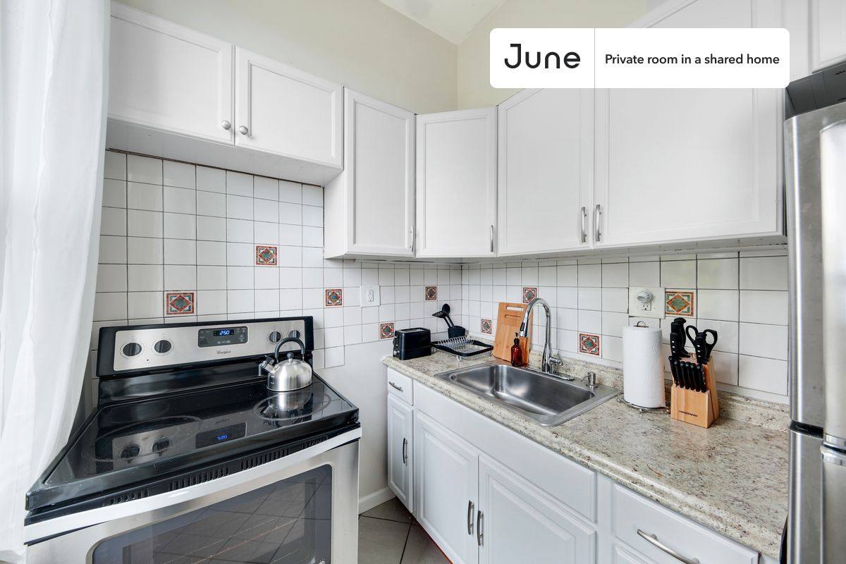 Apartment for rent at 421 36th St, Brooklyn, NY 11232