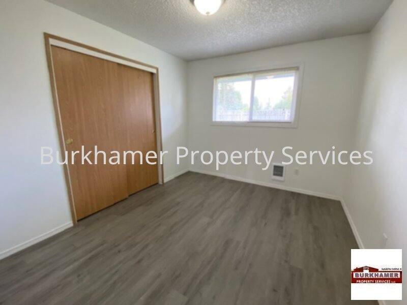 Townhouse for rent at 408 N 14th St #3, Elma, WA 98541