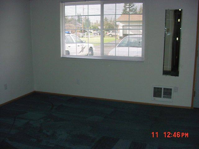 Townhouse for rent at 408 N 14th St #3, Elma, WA 98541