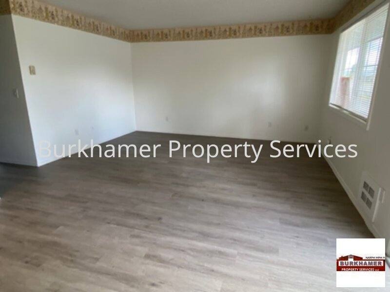Townhouse for rent at 408 N 14th St #3, Elma, WA 98541