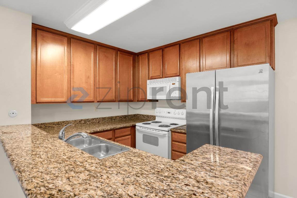 Condo for rent at 3454 Castle Glen Dr #226, San Diego, CA 92123