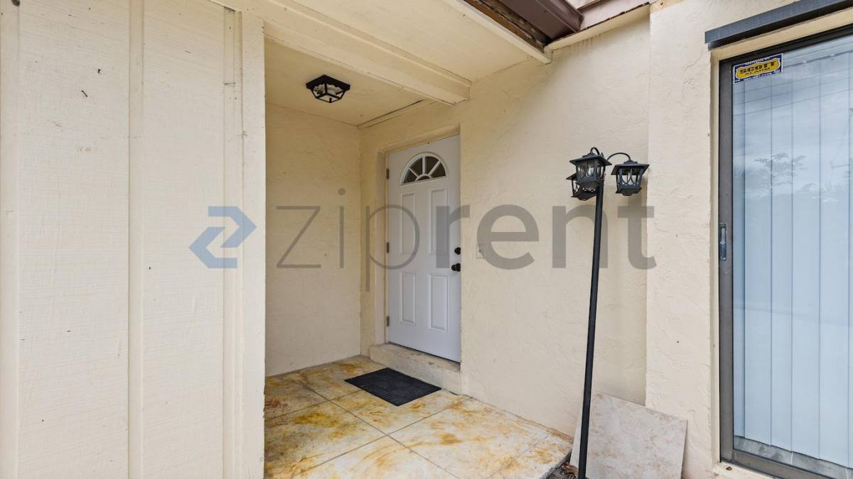 Townhouse for rent at 4240 Landar Dr, Lake Worth, FL 33463