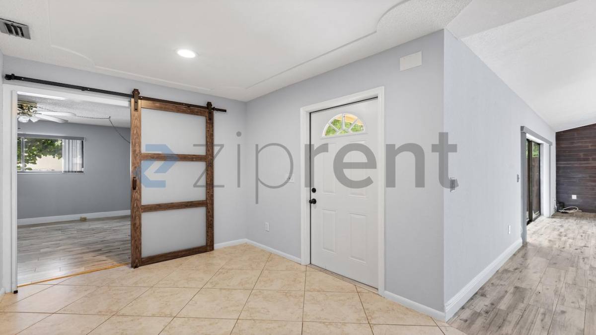 Townhouse for rent at 4240 Landar Dr, Lake Worth, FL 33463