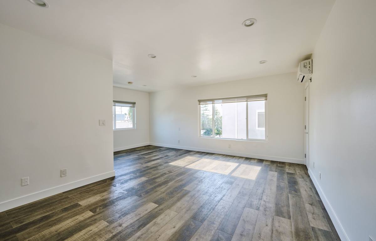 Apartment for rent at 1333 W 36th Place, Los Angeles, CA 90007