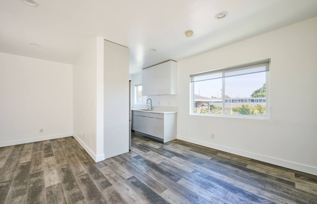 Apartment for rent at 1333 W 36th Place, Los Angeles, CA 90007
