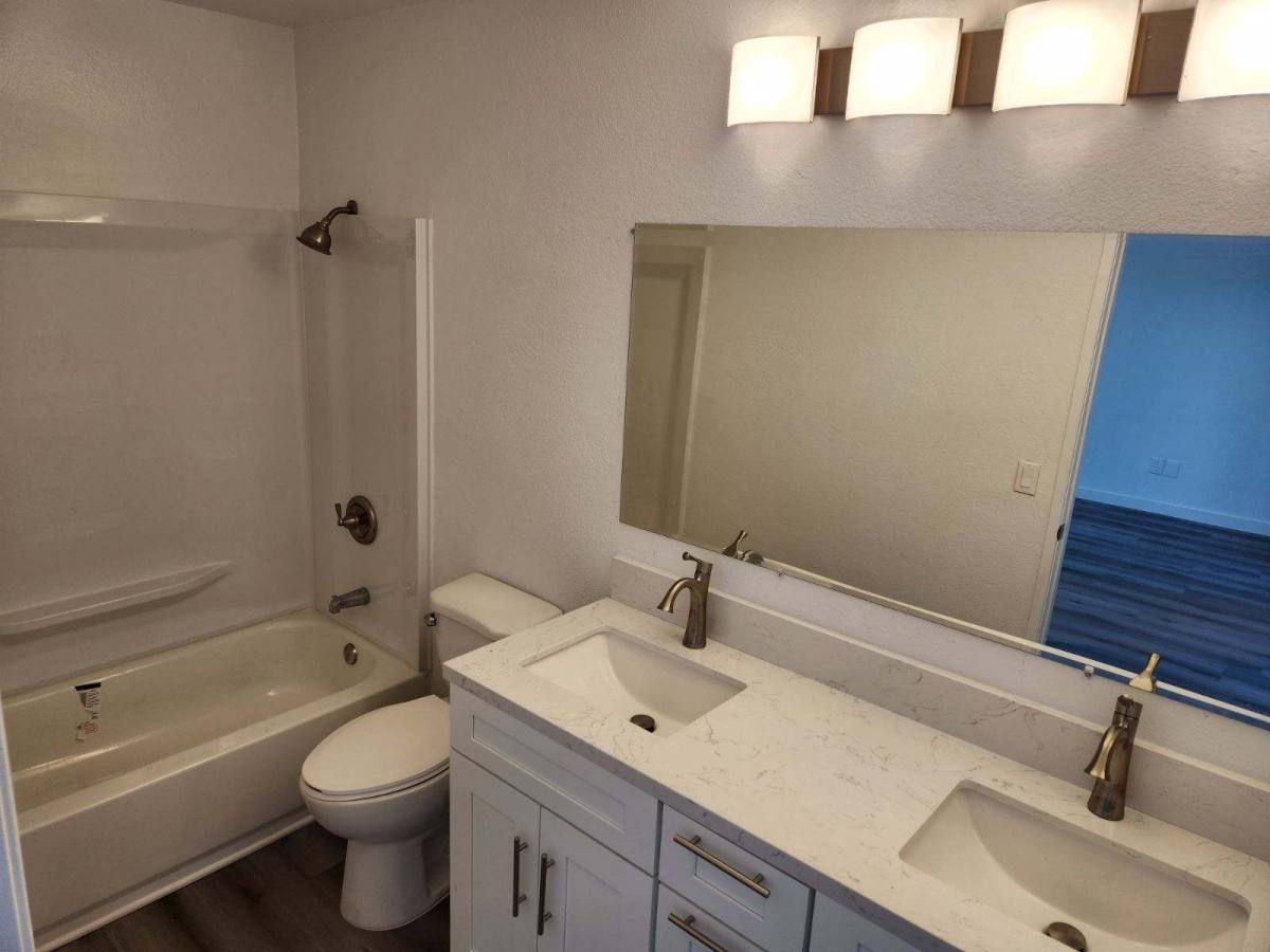 Apartment for rent at 1119 W Broadway St, Anaheim, CA 92805