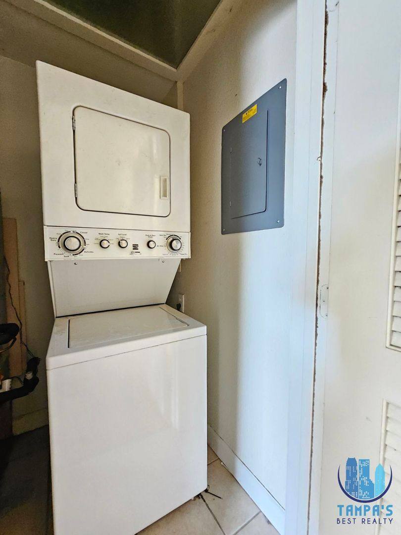 Apartment for rent at 117 N Evergreen Ave, Clearwater, FL 33755