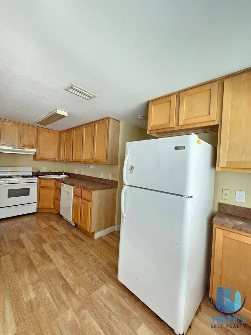 Apartment for rent at 117 N Evergreen Ave, Clearwater, FL 33755