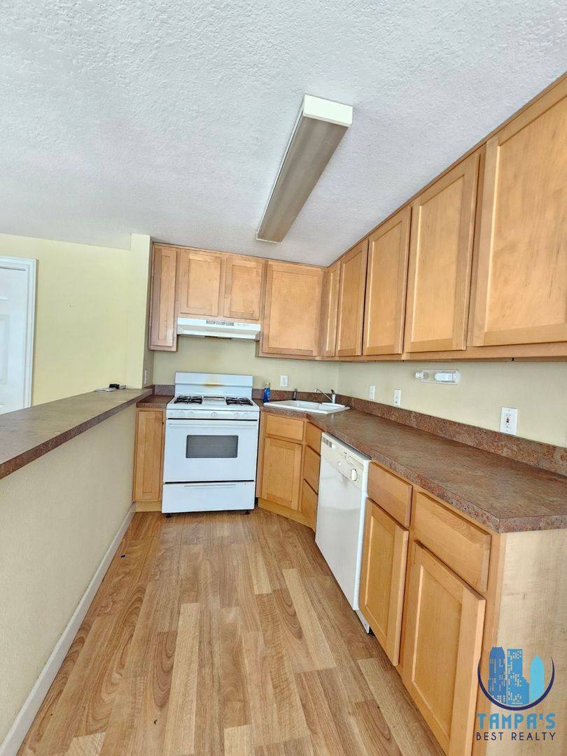 Apartment for rent at 117 N Evergreen Ave, Clearwater, FL 33755
