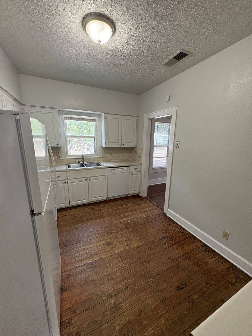 House for rent at 915 W 29th St, Austin, TX 78705