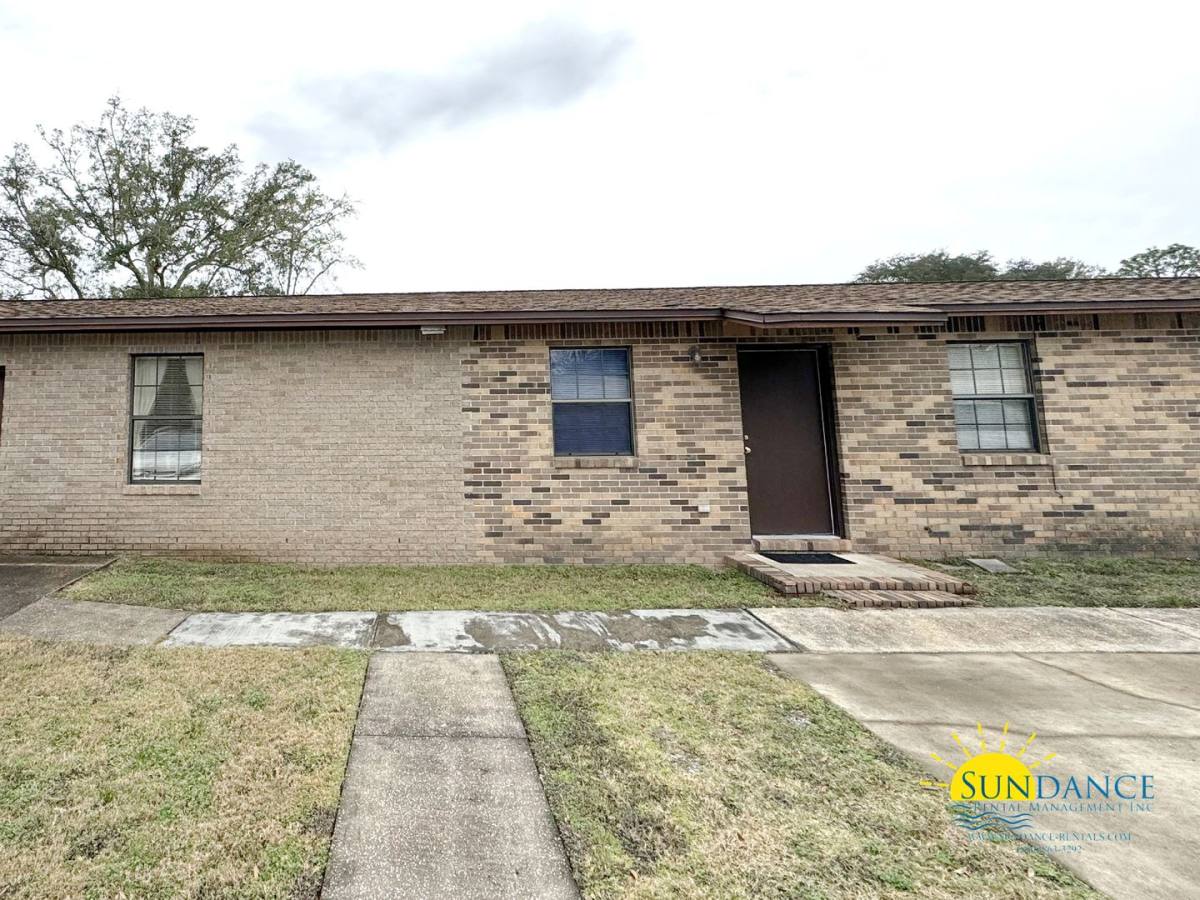 Townhouse for rent at 816 Lark St, Fort Walton Beach, FL 32547
