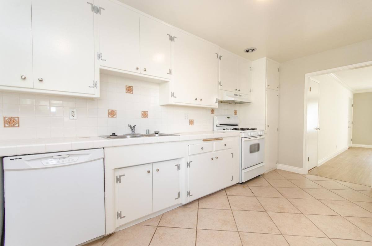 Apartment for rent at 10554-60 National Blvd, Los Angeles, CA 90034