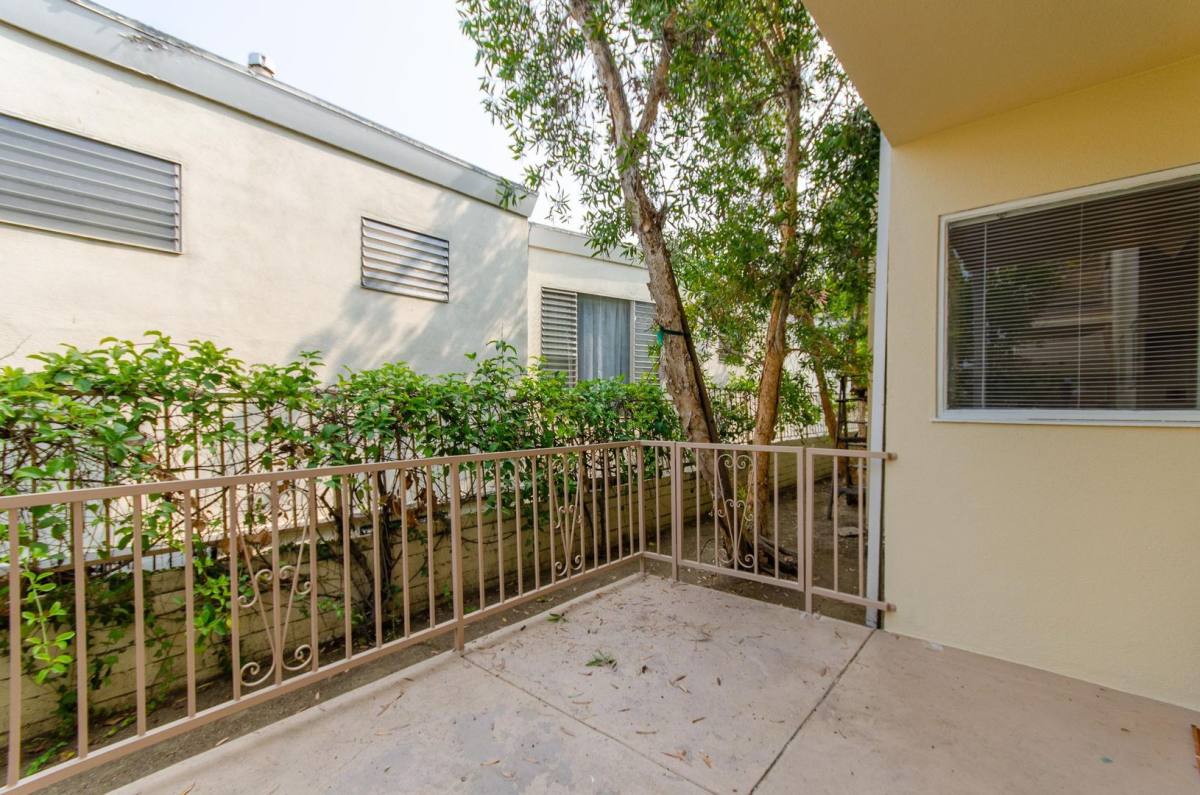 Apartment for rent at 10554-60 National Blvd, Los Angeles, CA 90034