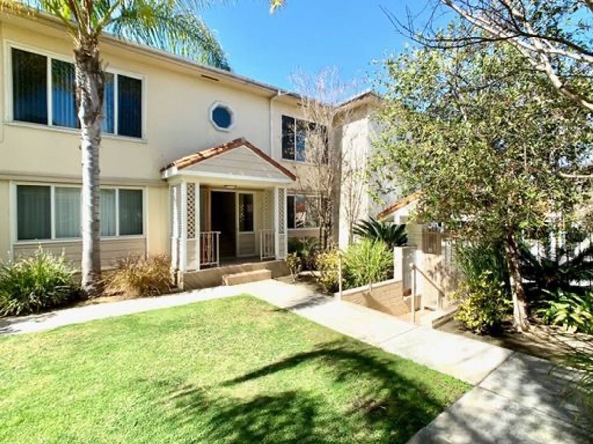 Apartment for rent at 10554-60 National Blvd, Los Angeles, CA 90034