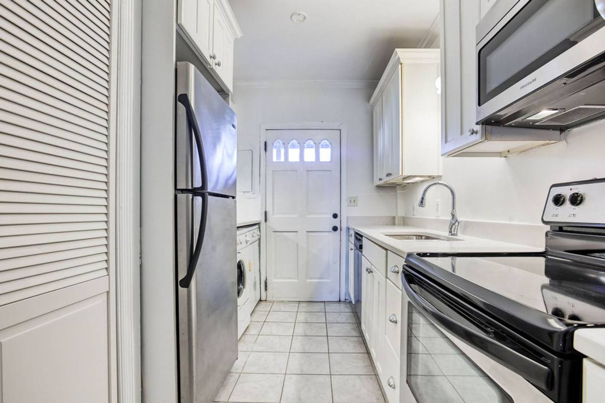 Apartment for rent at 212 W Bolton St, Savannah, GA 31401