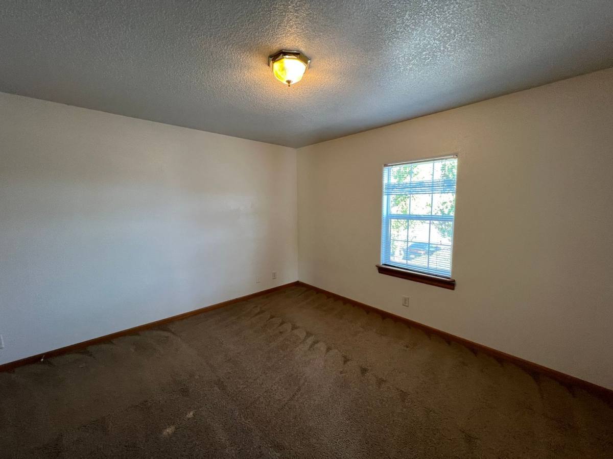 Apartment for rent at 1706 1 2 W, Eugene, OR 97402