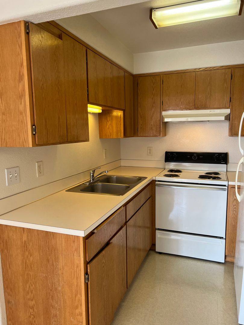 Apartment for rent at 1706 1 2 W, Eugene, OR 97402