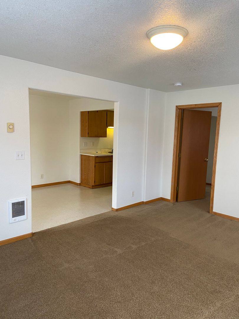 Apartment for rent at 1706 1 2 W, Eugene, OR 97402
