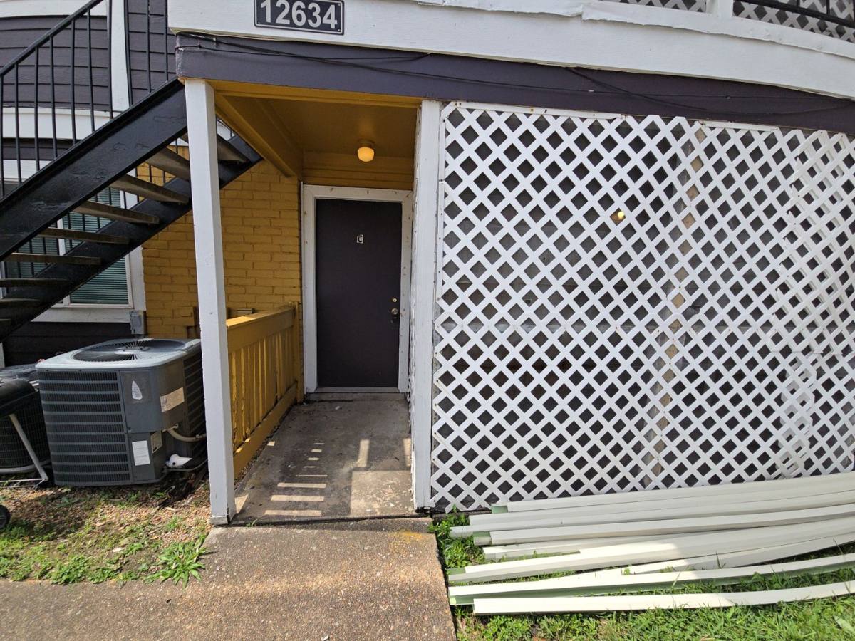 Apartment for rent at 12634 Ashford Meadow Dr, Houston, TX 77082