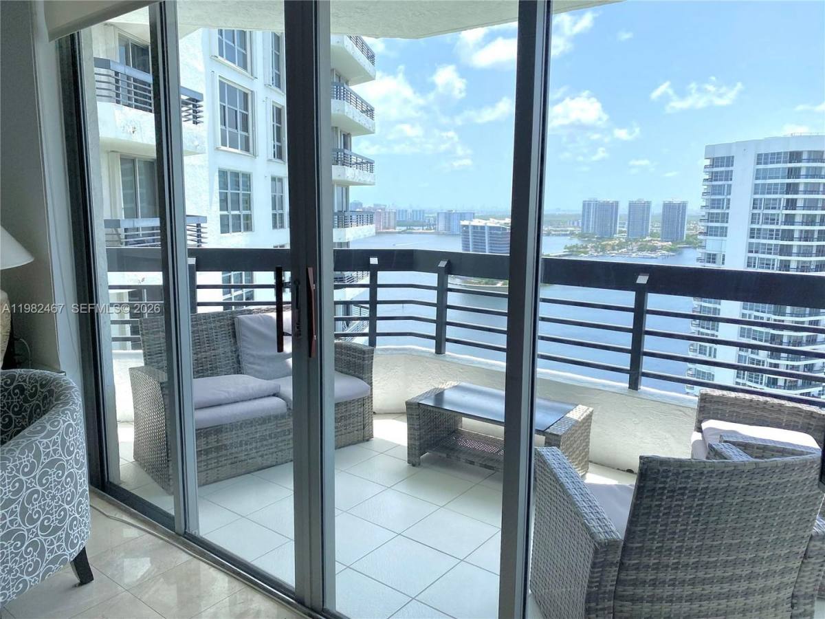 Condo for rent at 3500 Mystic Pointe Dr, Miami, FL 33180