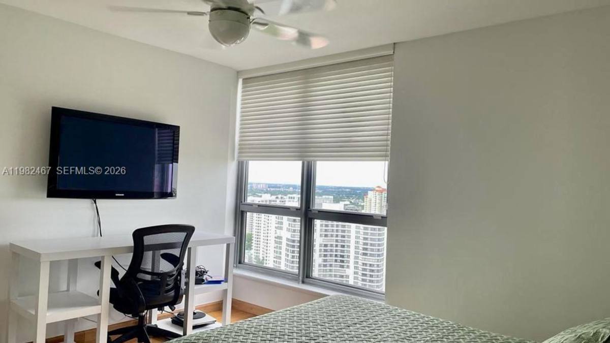 Condo for rent at 3500 Mystic Pointe Dr, Miami, FL 33180