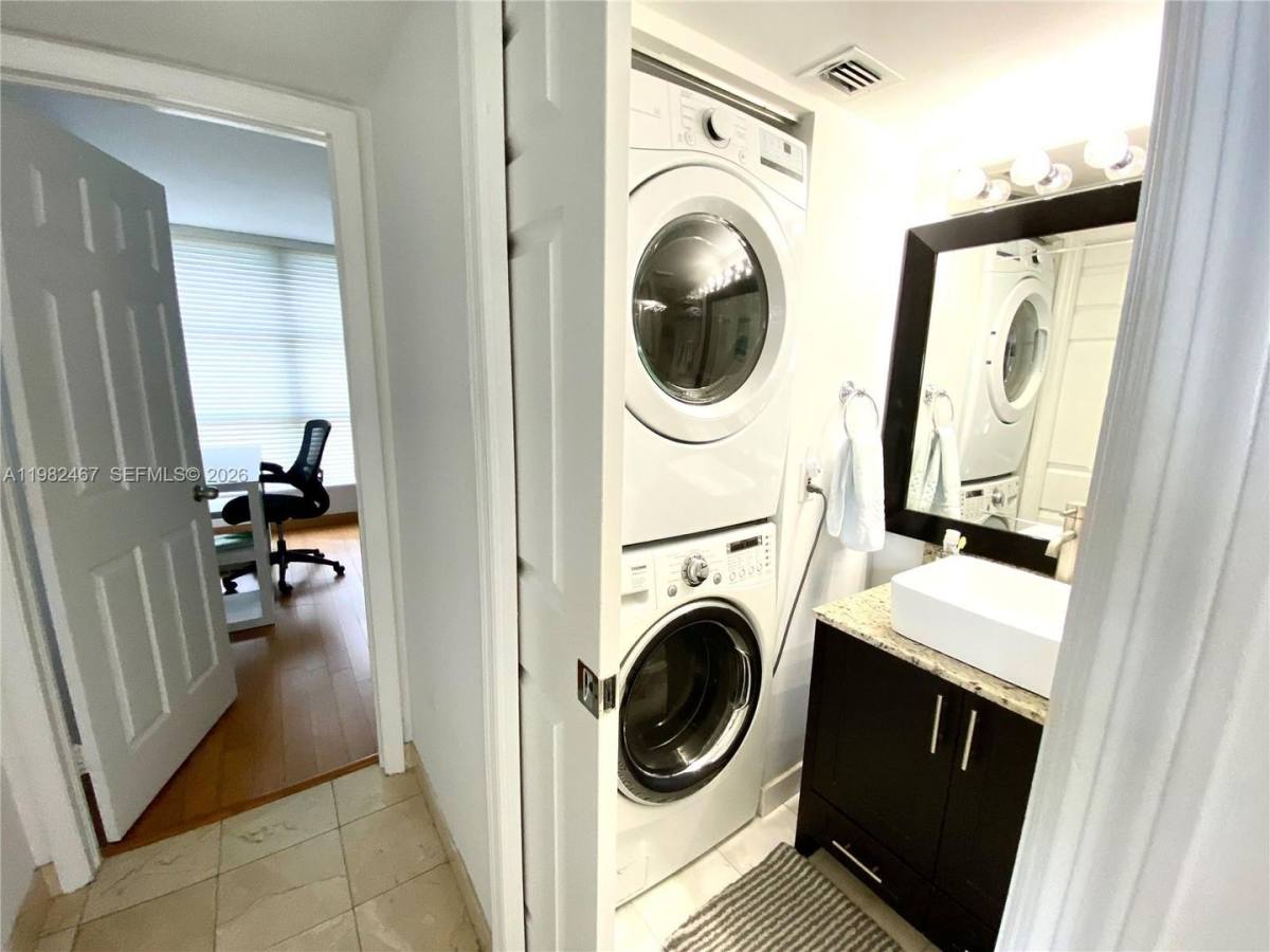 Condo for rent at 3500 Mystic Pointe Dr, Miami, FL 33180