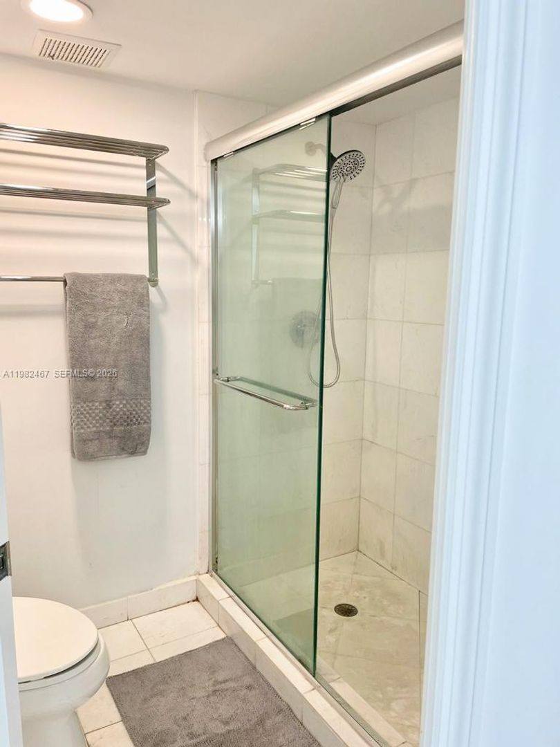 Condo for rent at 3500 Mystic Pointe Dr, Miami, FL 33180