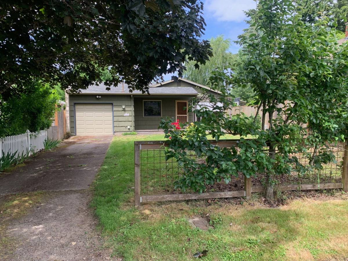 House for rent at 4135 SE Tibbetts St, Portland, OR 97202