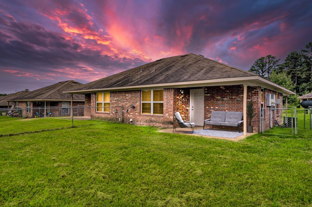 Townhouse for rent at 8610 Mansion Creek Circle, Tyler, TX 75707