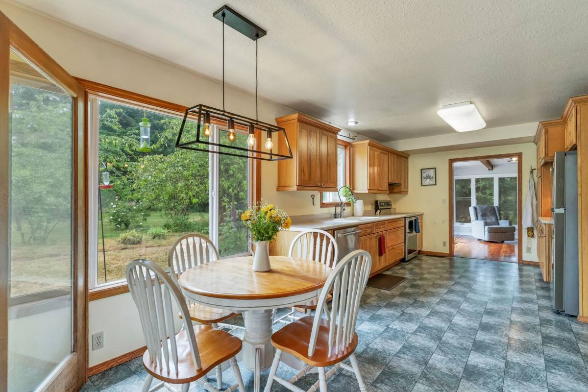 House for rent at 3194 Crooked Finger Rd NE, Scotts Mills, OR 97375