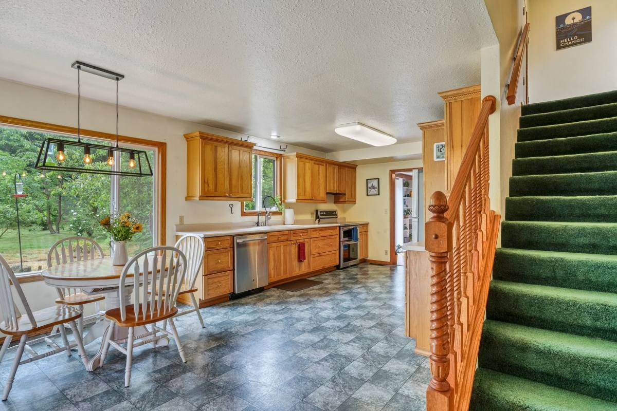 House for rent at 3194 Crooked Finger Rd NE, Scotts Mills, OR 97375
