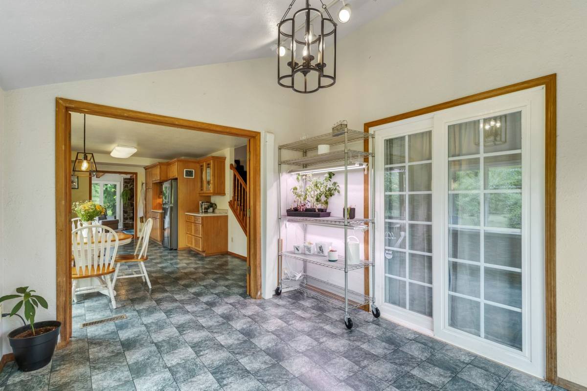 House for rent at 3194 Crooked Finger Rd NE, Scotts Mills, OR 97375