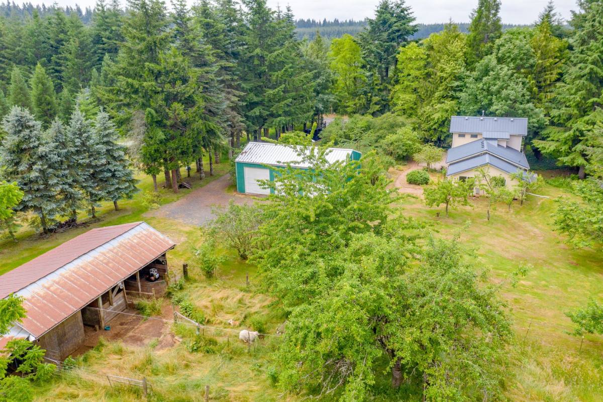 House for rent at 3194 Crooked Finger Rd NE, Scotts Mills, OR 97375