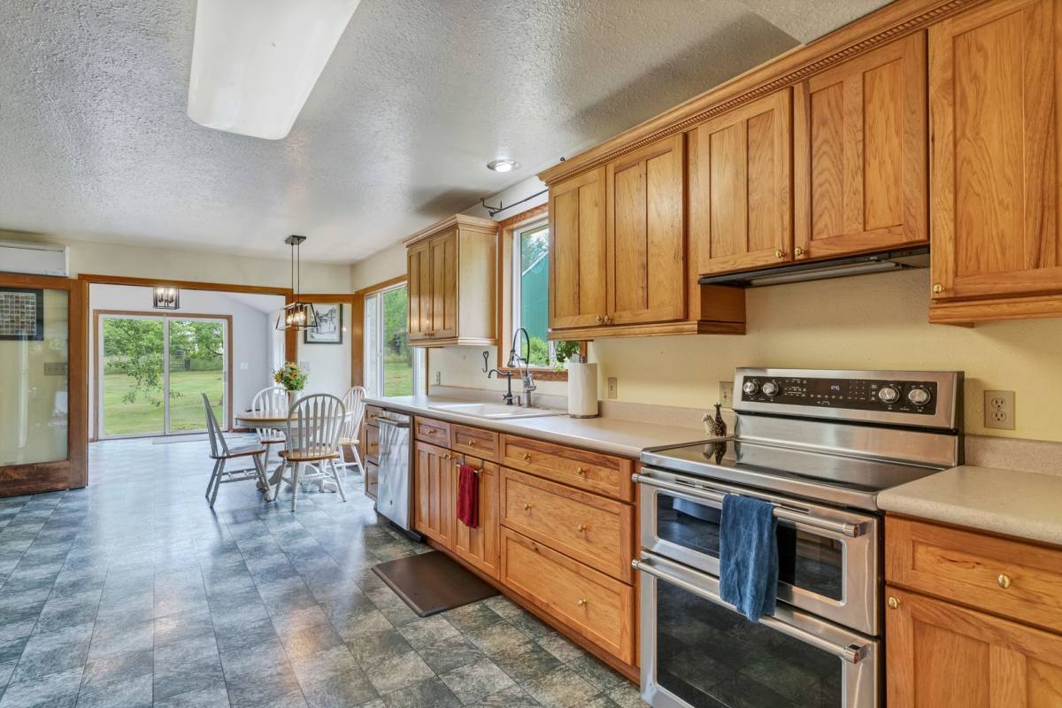House for rent at 3194 Crooked Finger Rd NE, Scotts Mills, OR 97375