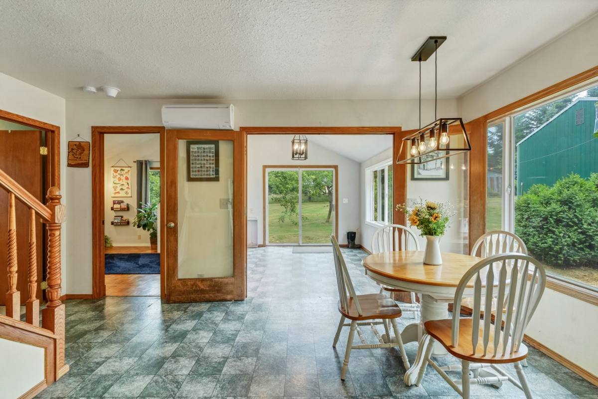 House for rent at 3194 Crooked Finger Rd NE, Scotts Mills, OR 97375