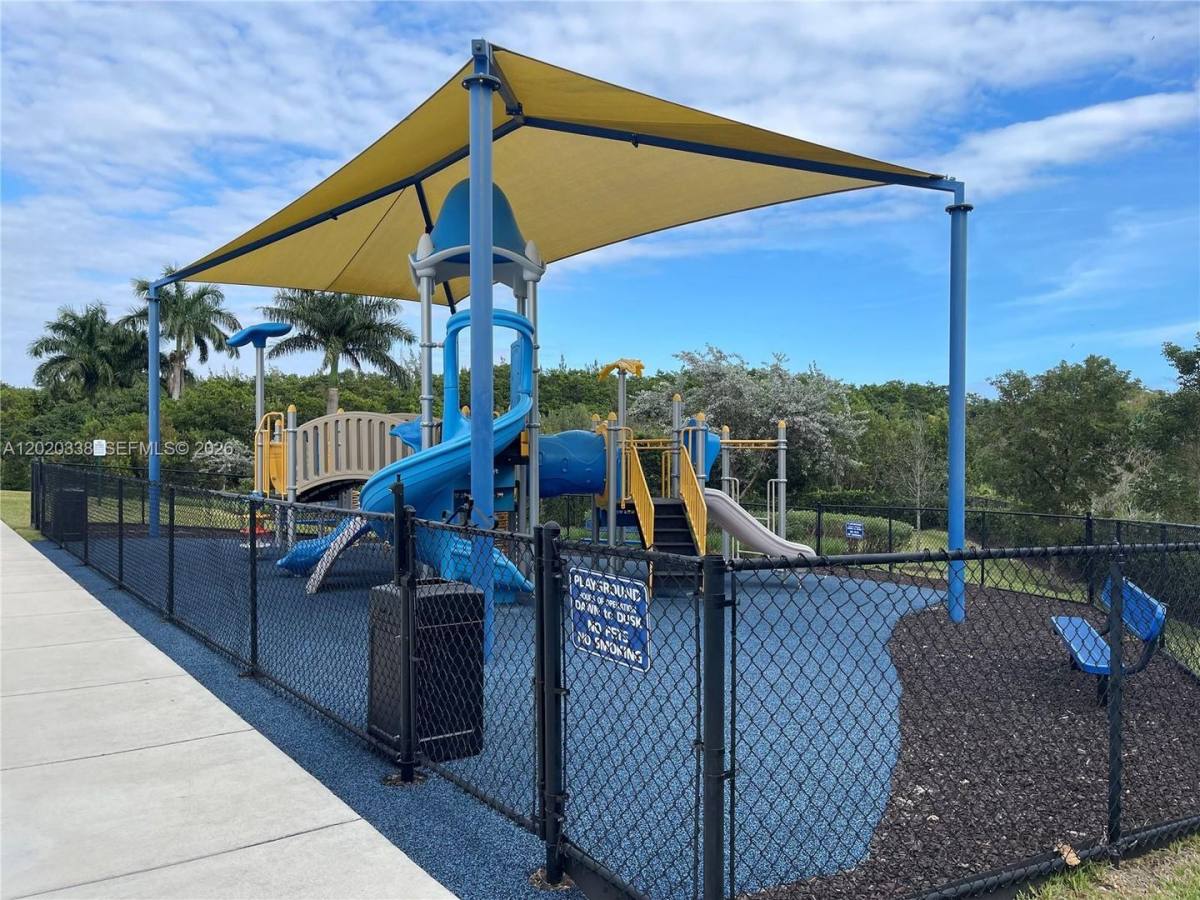 Apartment for rent at 14951 Royal Oaks Lane, Miami, FL 33181