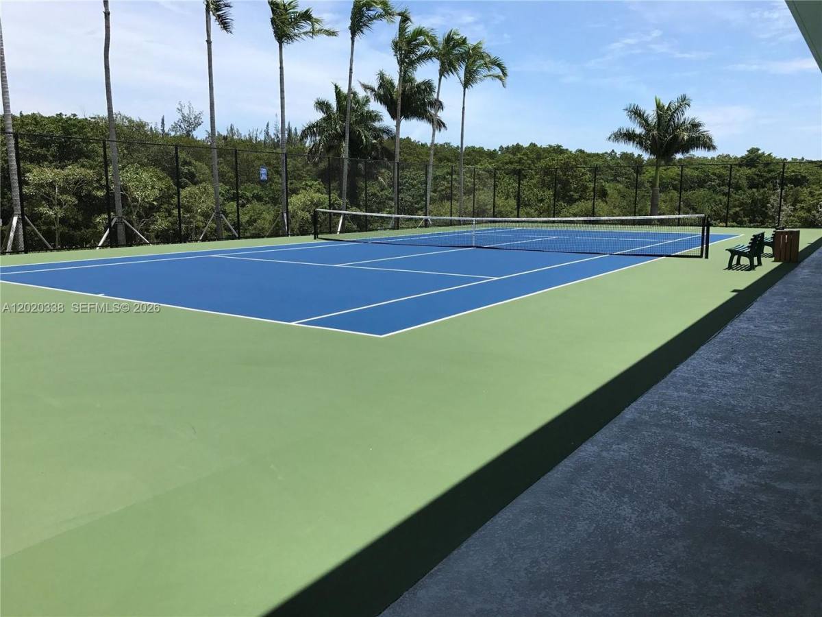 Apartment for rent at 14951 Royal Oaks Lane, Miami, FL 33181