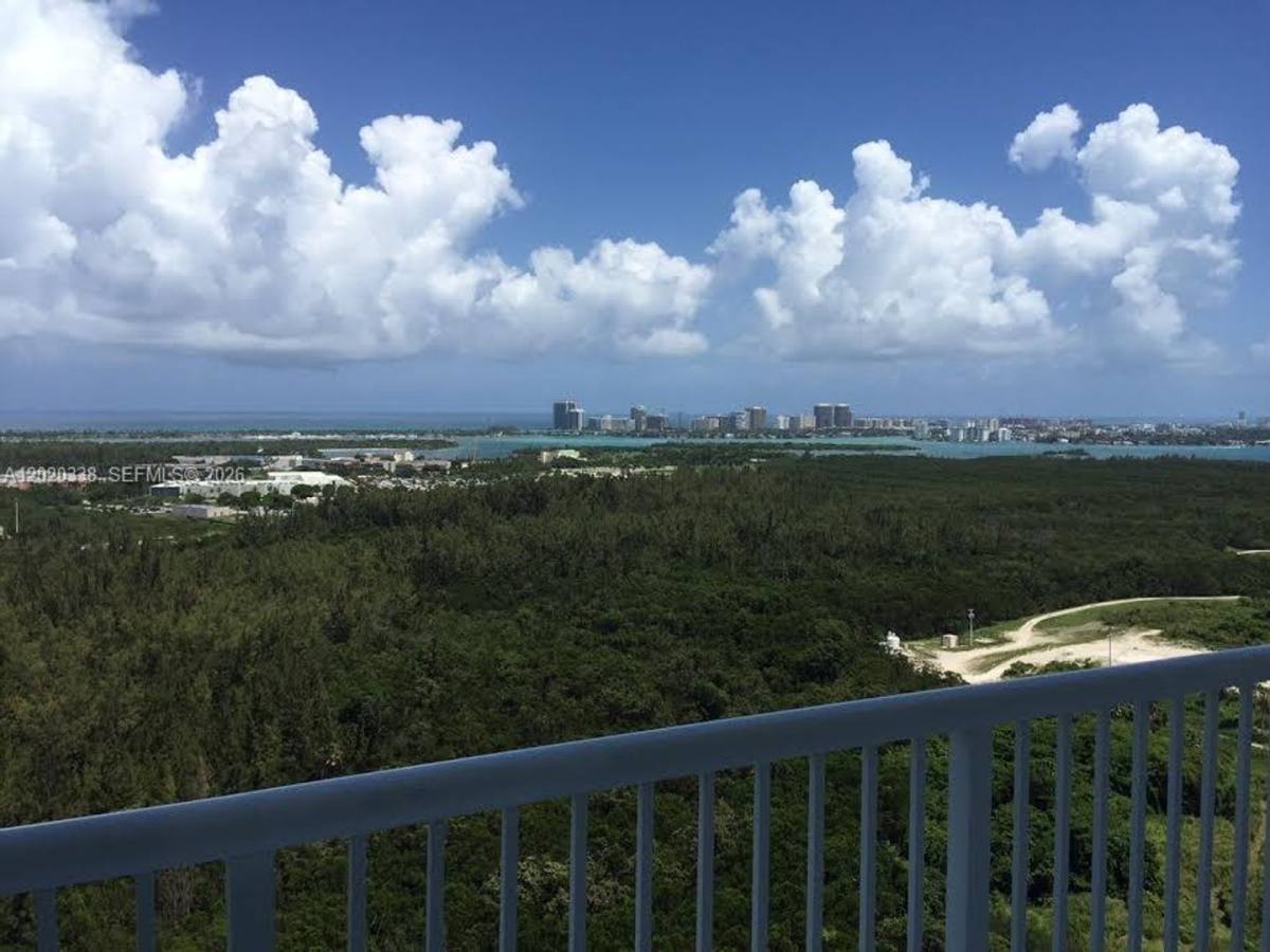 Apartment for rent at 14951 Royal Oaks Lane, Miami, FL 33181