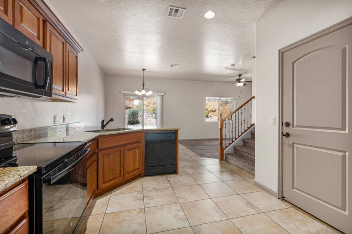 Townhouse for rent at 290 W Buena Vista Blvd, Washington, UT 84780