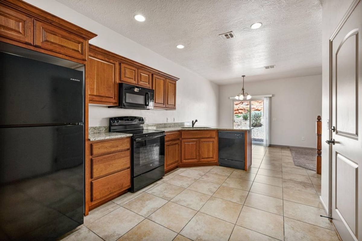 Townhouse for rent at 290 W Buena Vista Blvd, Washington, UT 84780