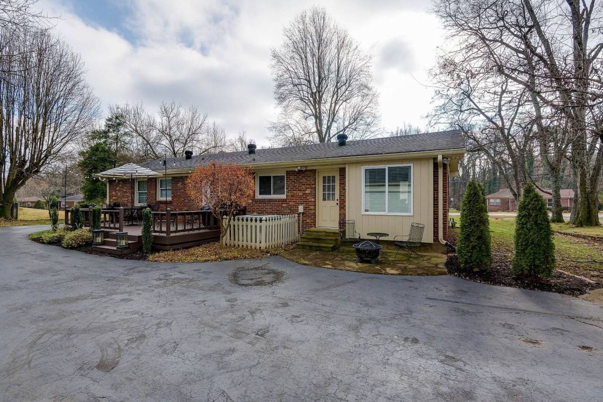 House for rent at 384 Barrywood Dr, Nashville, TN 37211